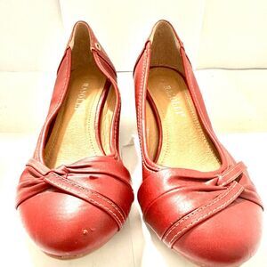 Rasolli Women’s Burgundy Platform slipons size 8